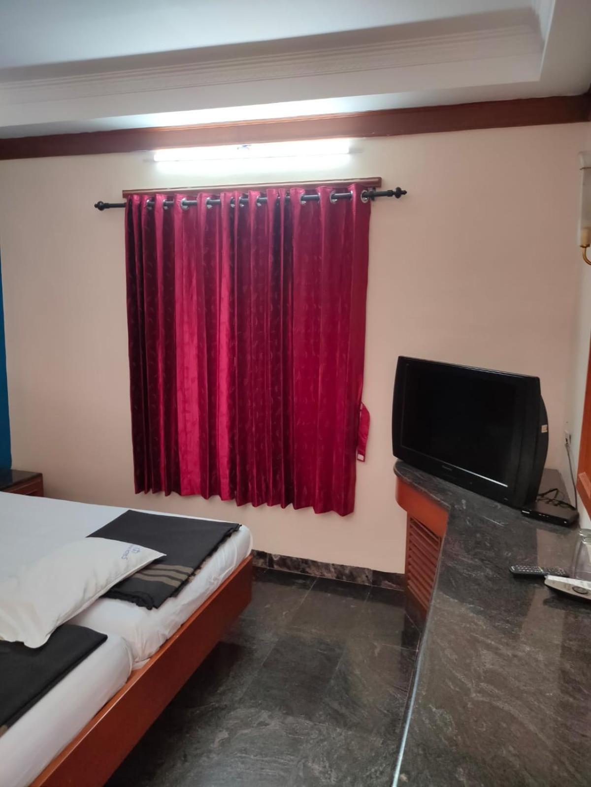 Anjana Hotels Theni Exterior foto